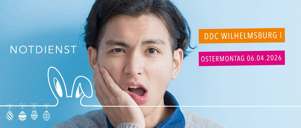 Mann mit besorgtem Gesichtsausdruck zeigt Notdienst-Anzeige für DDC Wilhelmsburg am Ostermontag, 06.04.2026. Hintergrund in sanften Farben mit österlichen Motiven.
